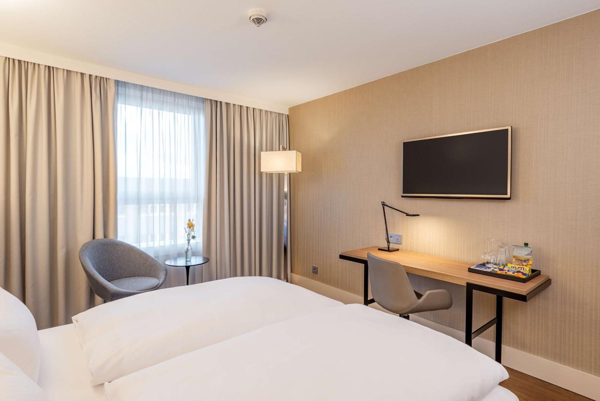 Hotel NH Hamburg Altona Exterior foto
